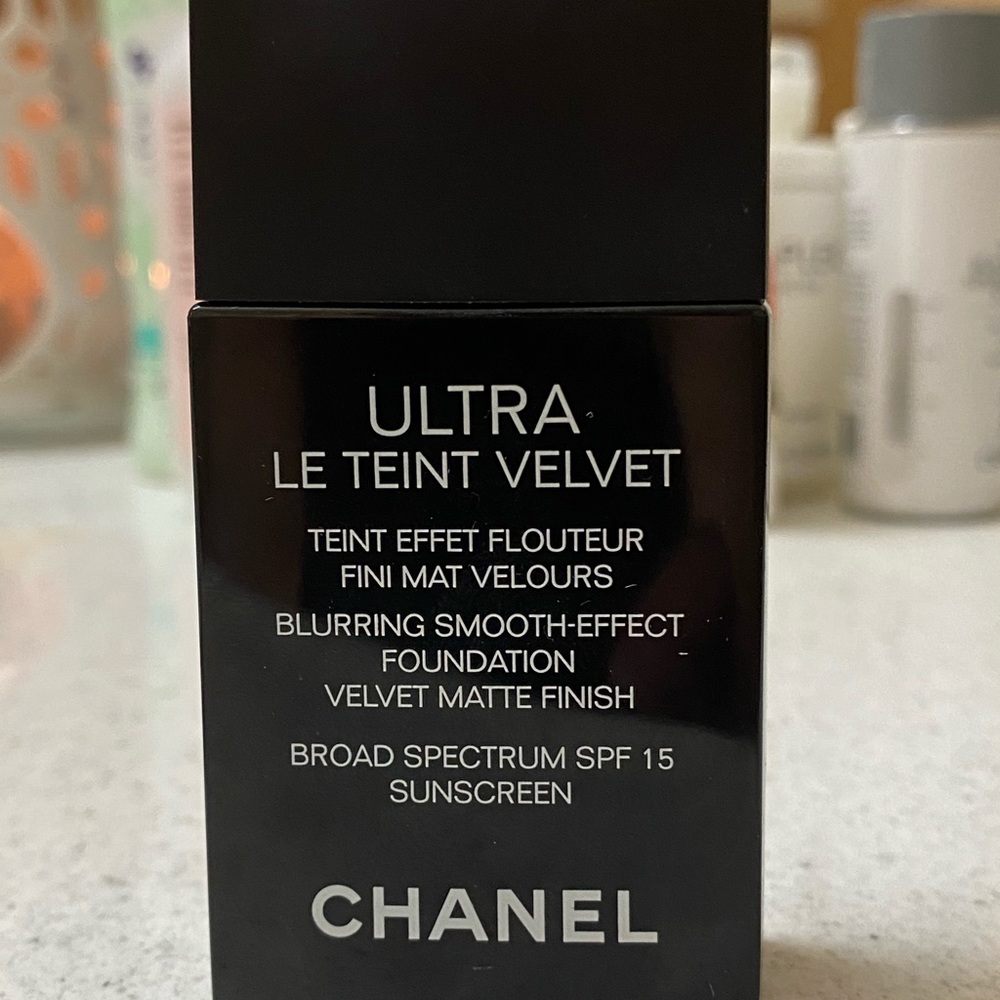 CHANEL Ultra Le Teint Velvet Foundation